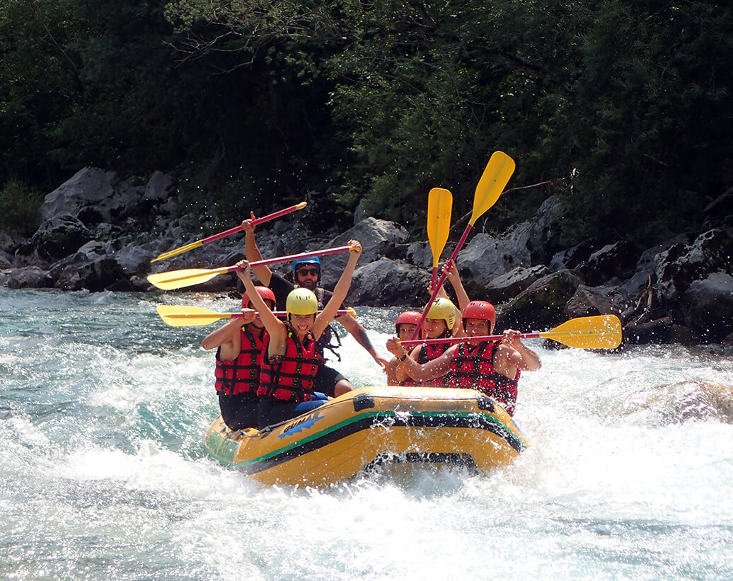 Whitewater rafting Soča | Rafting tour is in a rapid of Soča river